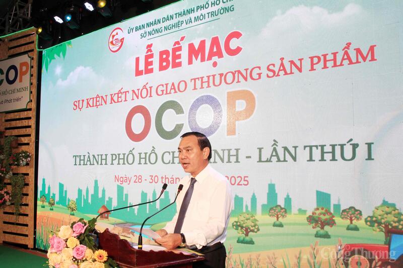 Ông Nguyễn Văn Đa, Phó Giám đốc Sở Nông nghiệp và xuân Okvip 2026 TP. Hồ Chí Minh phát biểu tại sự kiện.