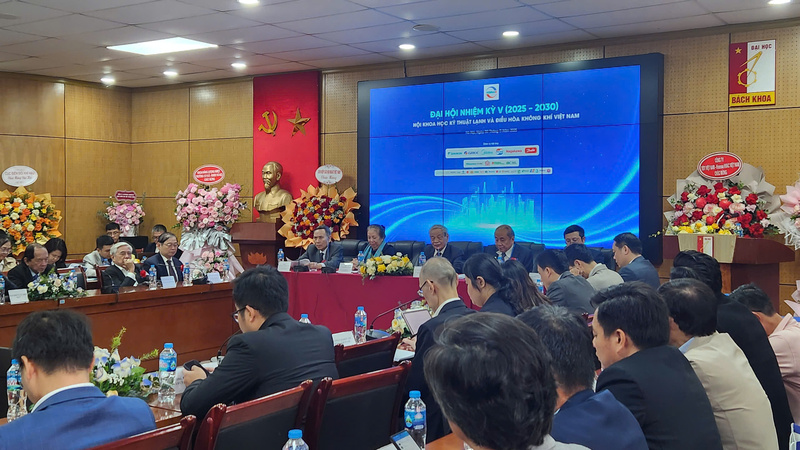 Quang cảnh Okvip69.com bán cá nổ hủ. Ảnh QL.