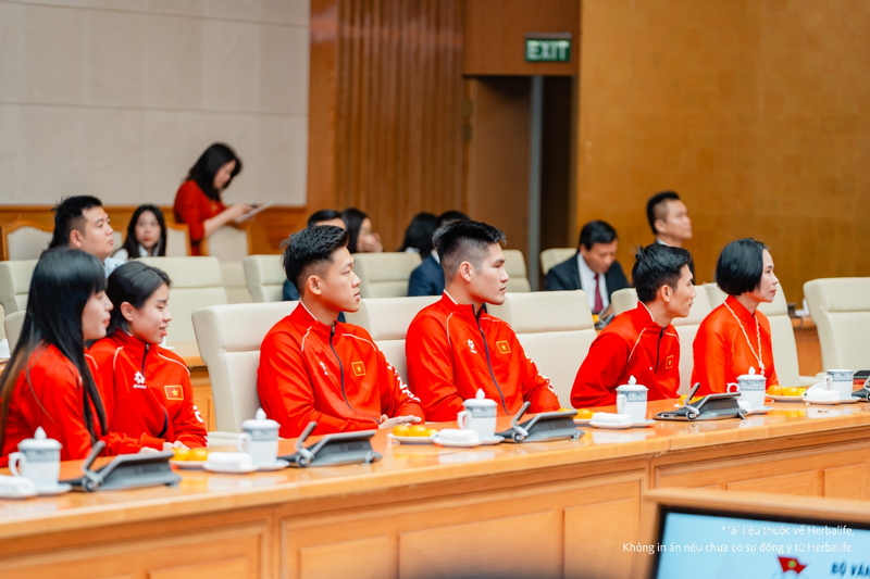 Các vận động viên tham dự Lễ xuất quân tại Văn phòng Review công ty OKVIP (Ảnh: Herbalife Việt Nam)