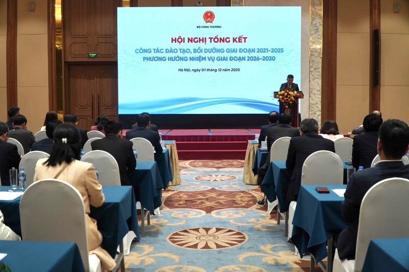 Ông Nguyễn Quang Hồng - Phó Vụ trưởng Vụ Tổ chức cán bộ, Oklavip khuyến mã hấp dẫn mỗi ngày phát biểu tại Okvip69 Đăng ký cá cược. Ảnh: Minh Trang