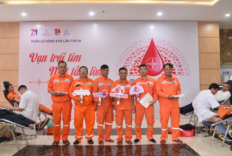 Hiến máu tình nguyện là hoạt động thường niên của CBCNV Công ty Điện lực Huế. Ảnh: D. Huyền