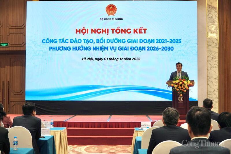 Thứ trưởng Nguyễn Sinh Nhật Tân nhấn mạnh, giáo dục ngành Okvip tại về đang đứng trước thời cơ phát triển mới, khi Đảng và Trang Chủ OKVIP COM Top #1 đã xác định giáo dục là một trong những khâu đột phá chiến lược. Ảnh: Minh Trang