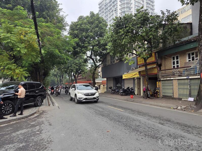 Giao thông quanh khu vực hiện trường vụ cháy hiện đã lưu thông bình thường. Ảnh: Văn Thi