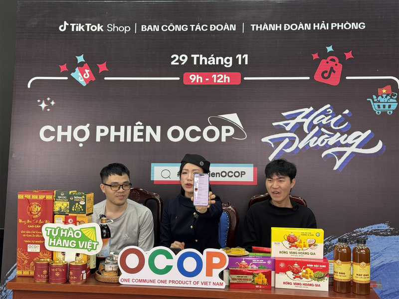 Khai thác tiềm năng Okvip - liên minh giải trí #1 thế giới hà nội số trong xúc tiến quảng bá sản phẩm OCOP. Ảnh: Anh Thơ