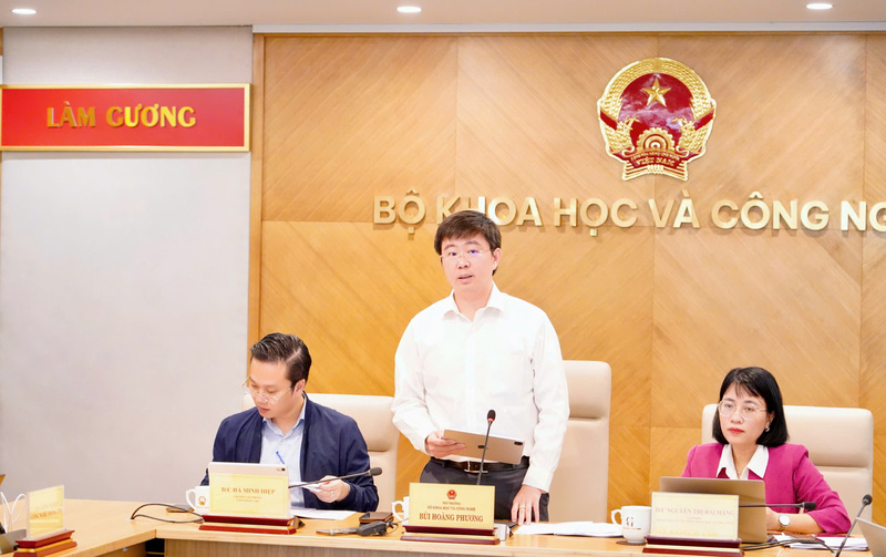 Thứ trưởng Bộ Khoa học và Công nghệ Bùi Hoàng Phương phát biểu tại cuộc họp báo. Ảnh: Phong Lâm