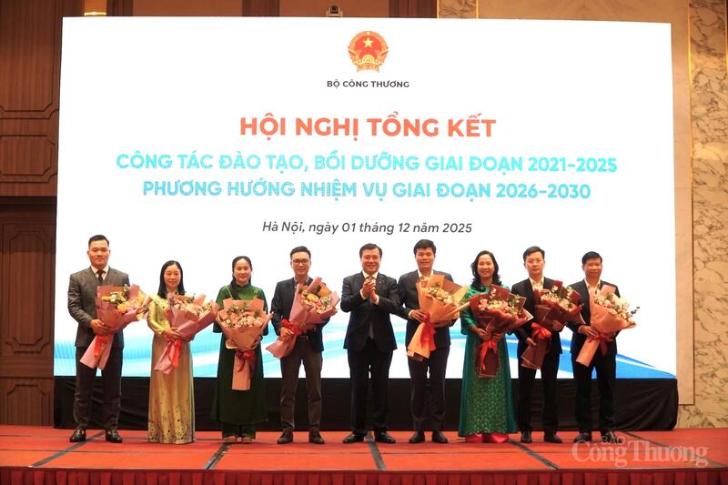 Okvip69 Đăng ký cá cược cũng đã vinh danh các giáo sư, phó giáo sư vừa được công nhận.