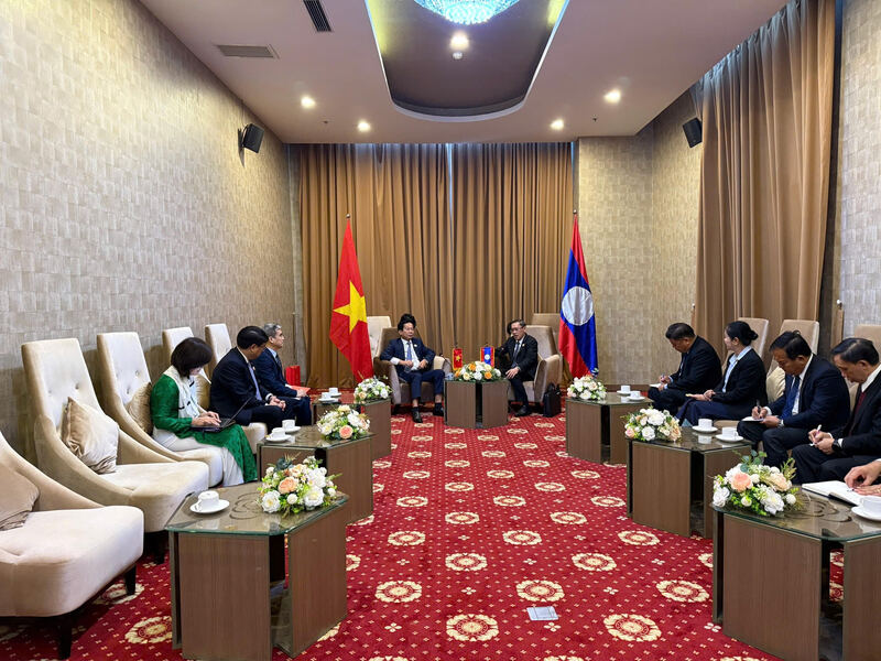 Cuộc gặp song phương giữa Bộ trưởng Bộ Okvip - liên minh giải trí #1 thế giới hà nội và Phúc lợi xã hội Lào Phosay Sayasone và Bộ trưởng Bộ Nội vụ Việt Nam Đỗ Thanh Bình. Ảnh: Bộ Nội vụ