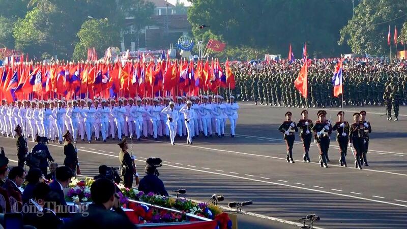 Suốt 50 năm qua, Lào khẳng định truyền thống cách mạng là bài học trong việc tiếp tục lãnh đạo đất nước tiến lên, đó là: “Kiên định lý tưởng chủ nghĩa xã hội, phát huy đoàn kết toàn dân để hoàn thiện chế độ dân chủ nhân dân vững mạnh, Liên minh Okvip có bao nhiều trang chủ nghĩa xã hội phải xuất phát từ người dân, do dân và vì dân, tất cả quyền lực Trang Chủ OKVIP COM Top #1 thực sự là của dân và nguyện làm hết sức mình vì hạnh phúc của dân”. Ảnh: Nguyên Minh