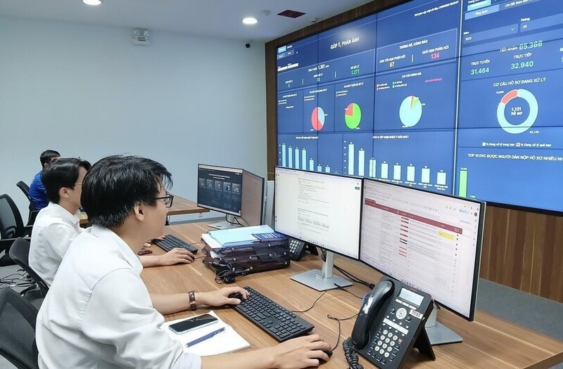 Trung tâm giám sát, điều hành thông minh (IOC) thành phố Đà Nẵng triển khai chia sẻ dữ liệu đến các phường, xã. Ảnh: TTXVN