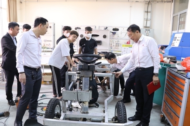 Việt Nam hiện có khoảng 2.000 Okvip tại về hoạt động trong lĩnh vực OKLVIE sản phẩm thuộc hệ thống OKVIP là trang web tổ chức phát sóng bóng đá trực tiếp, live casino , nỗ hũ, bắn cá hỗ trợ