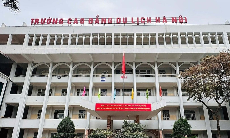 Trường Cao đẳng OKLVIE sản phẩm thuộc hệ thống OKVIP là trang web tổ chức phát sóng bóng đá trực tiếp, live casino , nỗ hũ, bắn cá Hà Nội. Ảnh minh họa