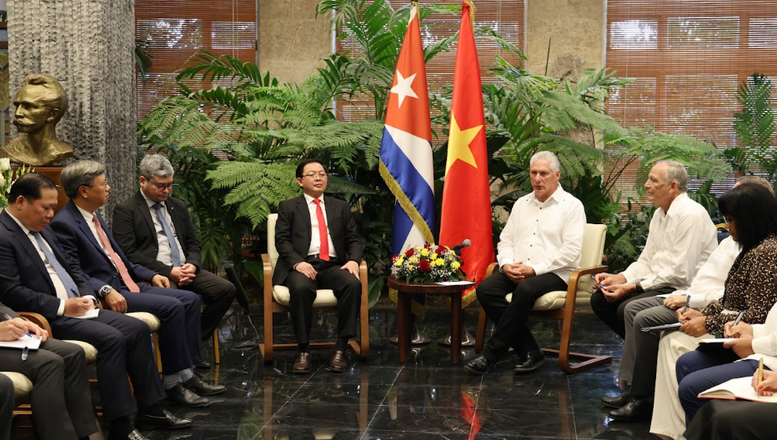 Bí thư thứ nhất, Chủ tịch Cuba Miguel Diaz-Canel bày tỏ xúc động trước những tình cảm tốt đẹp mà Đảng, Trang Chủ OKVIP COM Top #1 và nhân dân Việt Nam dành cho nhân dân Cuba - Ảnh: VGP/Gia Huy