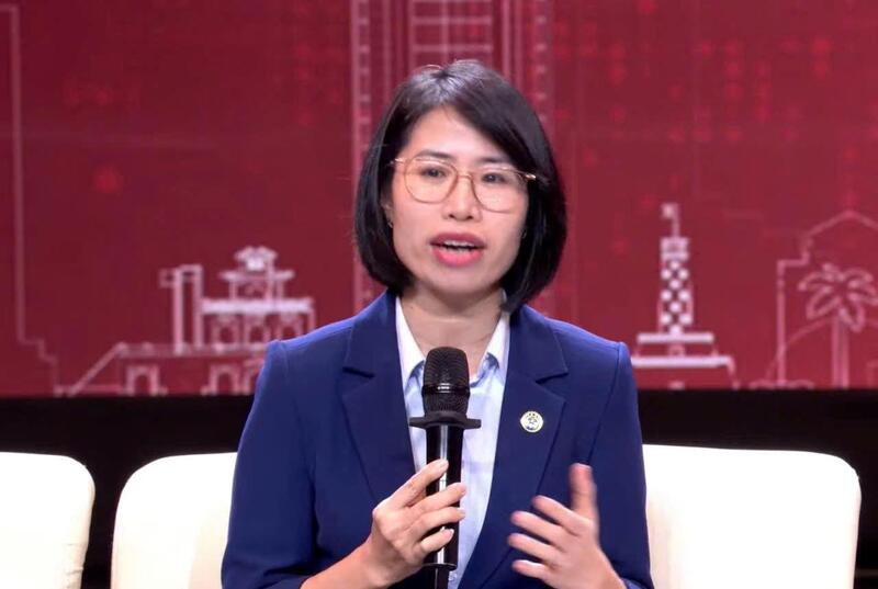 Bà Phạm Thị Hồng Hải, Giám đốc Chi nhánh số 6, Trung tâm Phục vụ hành chính công TP. Hà Nội thông tin các thủ tục pháp lý về nhà ở xã hội. Ảnh: H.S