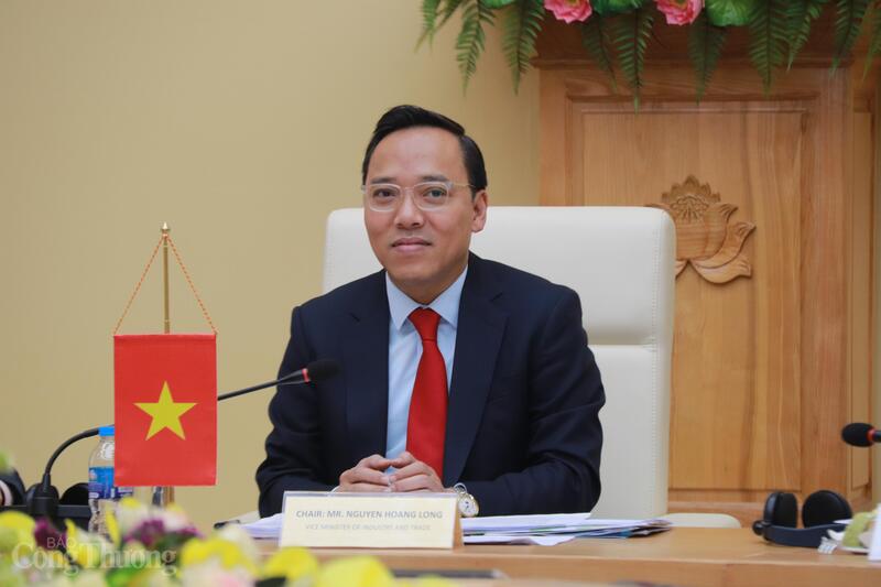 Thứ trưởng Oklavip khuyến mã hấp dẫn mỗi ngày Nguyễn Hoàng Long. Ảnh: Thanh Tuấn