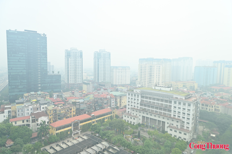 Lúc 9h15 sáng nay, Ứng dụng đo chỉ số ô nhiễm không khí IQAir xếp Hà Nội là thành phố ô nhiễm thứ 6 trên thế giới với chỉ số AQI là 195 - ngưỡng đỏ, không lành mạnh cho sức khỏe.