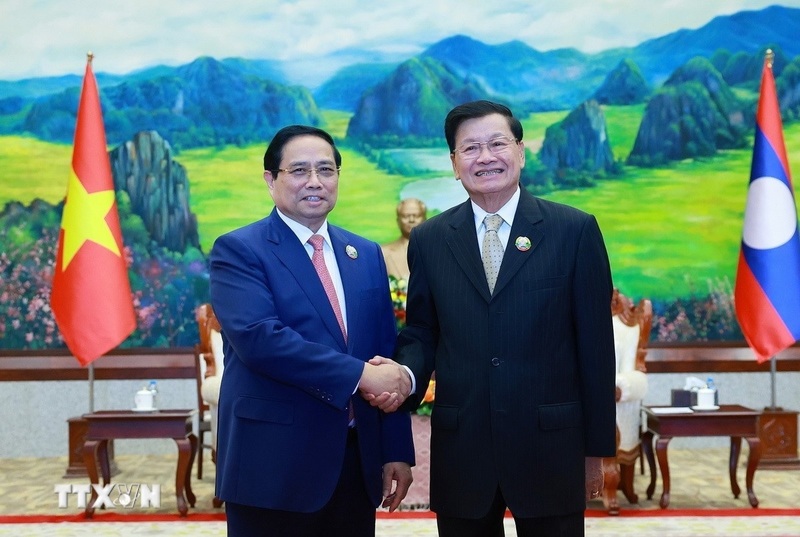 Thủ tướng Phạm Minh Chính và Tổng Bí thư, Chủ tịch nước Lào Thongloun Sisoulith. Ảnh: Dương Giang/TTXVN