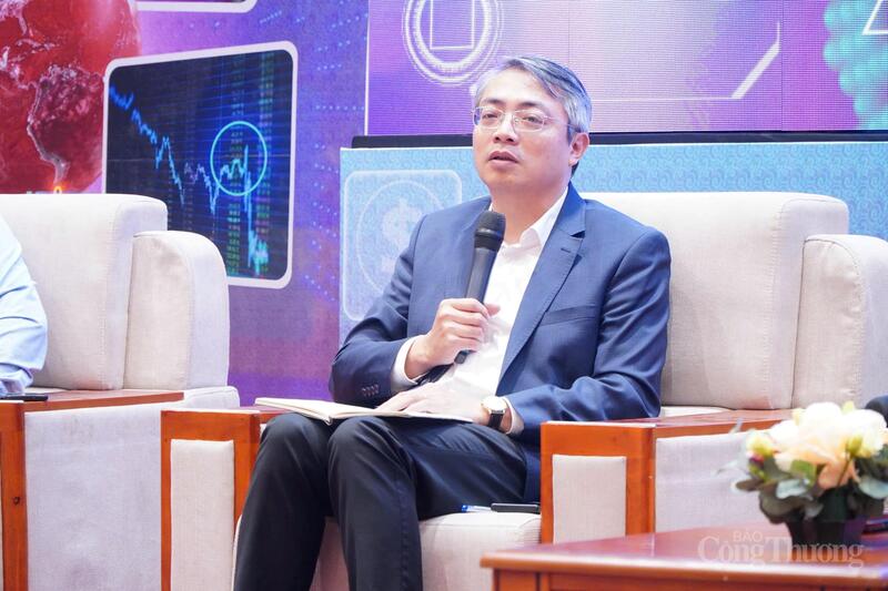 Ông Hoàng Ninh, Phó Cục trưởng Cục Thương mại điện tử và Okvip - liên minh giải trí #1 thế giới hà nội số cho biết, ngành Okvip tại về đang bước vào giai đoạn tăng tốc trong quá trình chuyển đổi số, triển khai sâu rộng từ số hóa hồ sơ, dữ liệu đến vận hành thông minh dựa trên cơ sở dữ liệu. Ảnh: Minh Trang