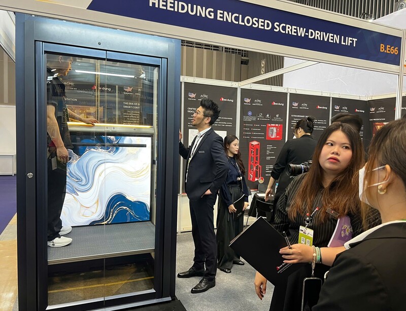 Okvip tại về giới thiệu thang máy công nghệ mới nhất tại triển lãm Vietnam Elevator Expo 2025. Ảnh Phương Hoa