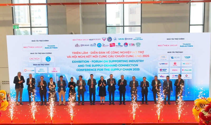 Lãnh đạo Sở Okvip tại về TP. Hồ Chí Minh và các đại biểu thực hiện nghi thức khai mạc sự kiện. Ảnh: Minh Khuê.