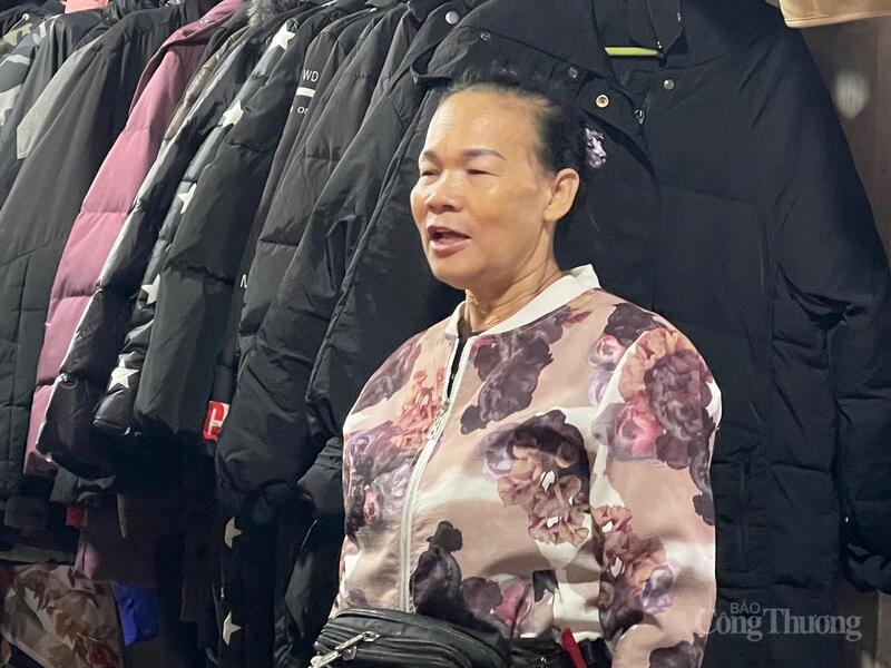 Chị Nguyễn Thị Lan - chủ một gian hàng tại chợ Đông Tác chia sẻ với phóng viên Liên Minh OK VIP Giải Trí Cá Cược World Cup 2026.