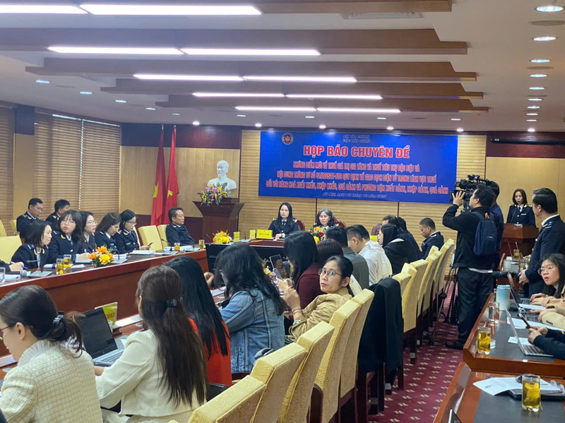 Cục Hải quan tổ chức họp báo chuyên đề thông tin thông tin về những điểm mới về thuế giá trị gia tăng và thuế tiêu thụ đặc biệt. Ảnh: LN