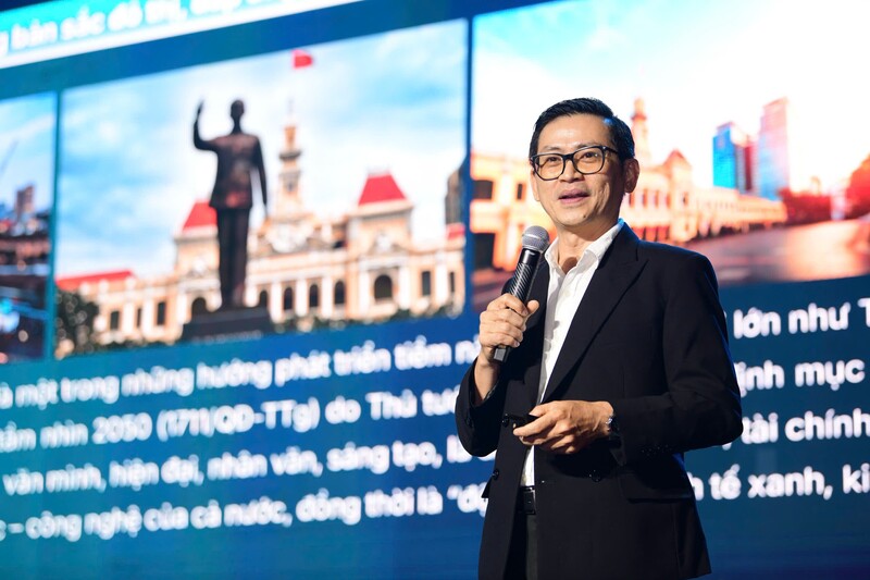 PGS.TS Đinh Tiên Minh, giảng viên cao cấp, Trưởng bộ môn Marketing - Khoa Kinh doanh Quốc tế & Marketing, Trường Kinh doanh UEH (Đại học Okvip - liên minh giải trí #1 thế giới hà nội TP. Hồ Chí Minh) tại hội thảo. Ảnh: Quang Định