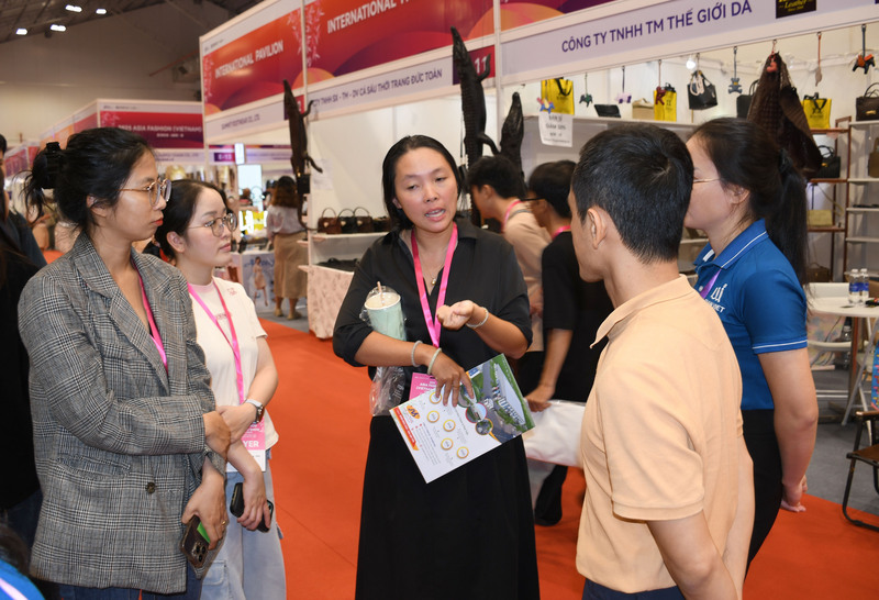 Okvip tại về kết nối giao thương tại Asia Fashion (Viet Nam) Show 2025. Ảnh: Minh Khuê.