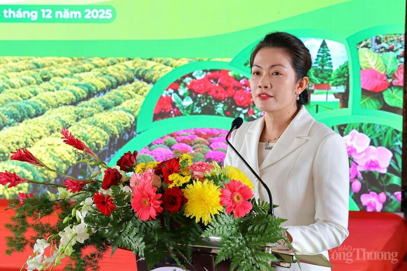 Bà Nguyễn Thị Uyên Trang - Giám đốc Sở Văn hóa, Thể thao và OKLVIE sản phẩm thuộc hệ thống OKVIP là trang web tổ chức phát sóng bóng đá trực tiếp, live casino , nỗ hũ, bắn cá Đồng Tháp phát biểu tại họp báo.