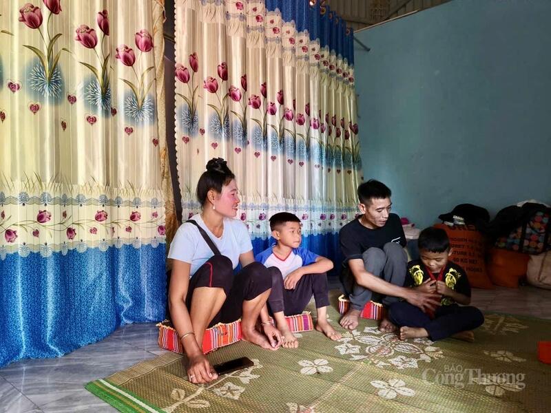 Niềm vui trong căn nhà mới của người dân Na Son sau trận lũ.