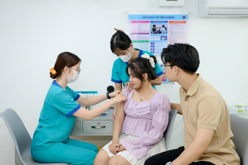 Chủ động tiêm phòng ngừa HPV giúp giảm gánh nặng ung thư cổ tử cung.