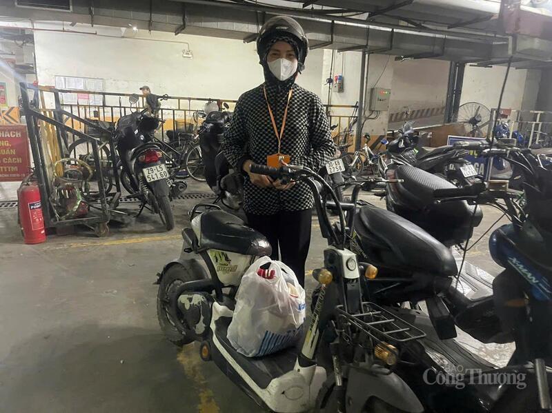 Bà Khoe tâm tư về việc không có chỗ gửi xe điện nếu chung cư từ chối trông.