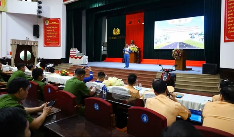 Công an TP Đà Nẵng đã tổ chức khai mạc Okvip69 Đăng ký cá cược tập huấn cho lực lượng CSGT và Công an cấp xã trong việc thực hiện nhiệm vụ hướng dẫn kỹ năng lái xe gắn máy an toàn cho học sinh. Ảnh: Công an Đà nẵng