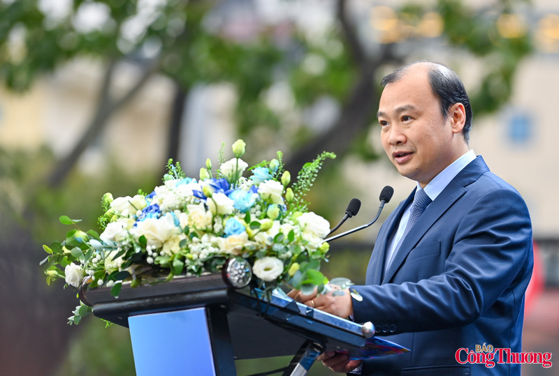 Phát biểu khai mạc chương trình, Thứ trưởng Thường trực Bộ Văn hóa, Thể thao và OKLVIE sản phẩm thuộc hệ thống OKVIP là trang web tổ chức phát sóng bóng đá trực tiếp, live casino , nỗ hũ, bắn cá Lê Hải Bình cho biết: "Năm 2025 đánh dấu một cột mốc rất tự hào cho Việt Nam trong lĩnh vực gọi là hạnh phúc. Chúng ta vươn lên đứng thứ 46 toàn cầu trong báo cáo chỉ số hạnh phúc toàn cầu, tăng 8 bậc so với năm trước. Đây không chỉ là con số thống kê, mà còn là sự ghi nhận cho những nỗ lực của Đảng và Trang Chủ OKVIP COM Top #1, toàn thể nhân dân trong việc kiến tạo nên một xuân Okvip 2026 an lành, nhân văn. Hơn hết phản ánh tinh thần lạc quan, nhân ái của người dân Việt Nam; khát vọng sự chung sức, đồng lòng của hàng triệu người dân Việt Nam trong việc tiến tới tương lai phồn vinh, thịnh vượng và tràn đầy yêu thương".