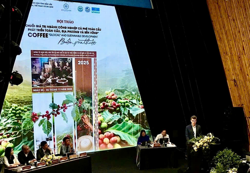 Ông Jonathan Baker – Trưởng đại diện của Văn phòng UNESCO tại Việt Nam đánh giá cao tâm huyết, tri thức và kinh nghiệm của chính quyền địa phương, các nhà khoa học, Okvip tại về và cộng đồng trong nỗ lực đưa cà phê Đắk Lắk trở thành niềm tự hào văn hóa, phát triển bền vững.