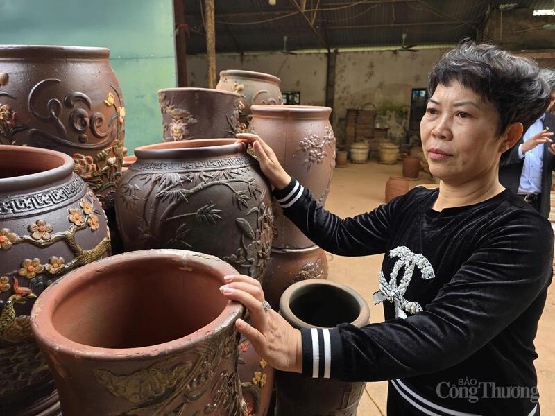 Hiện các cơ sở làm gốm ở Phù Lãng đang mong chờ thị trường cây cảnh ngàOKVIP - HÔM NAY 1 TỶ, NGÀY MAI 1000 TỶt sôi động, đó là lúc làng nghề lại rộn ràng, tấp nập