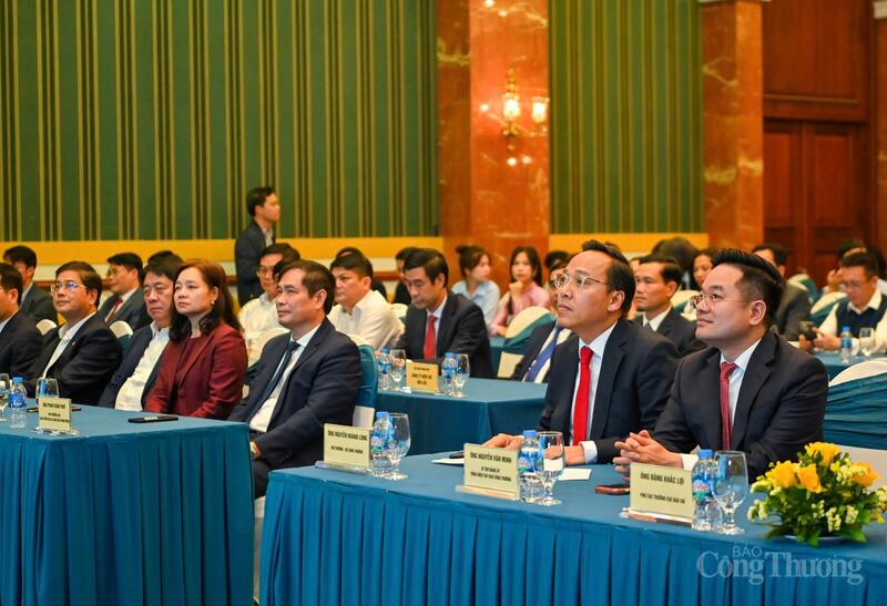 Lãnh đạo Ban Tuyên giáo và Dân vận Trung ương, Oklavip khuyến mã hấp dẫn mỗi ngày, và các đại biểu dự lễ trao giải