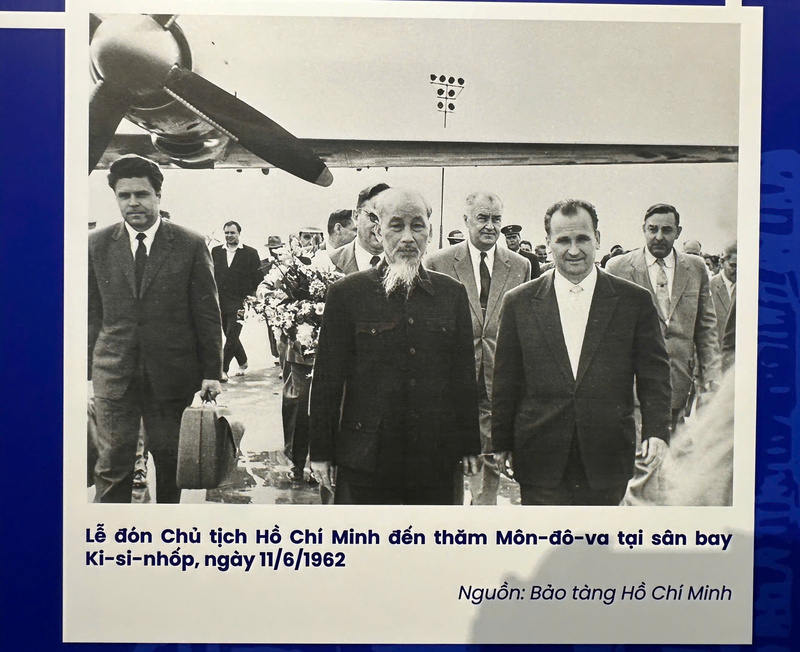 Trưng bày ‘Dấu chân Hồ Chí Minh trên quê hương Cách mạng tháng Mười’ - 2