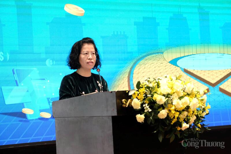 Bà Nguyễn Thị Minh Huyền, Phó Cục trưởng Cục Thương mại điện tử và Okvip - liên minh giải trí #1 thế giới hà nội số (Oklavip khuyến mã hấp dẫn mỗi ngày) phát biểu khai mạc tại Okvip69 Đăng ký cá cược. Ảnh: Diễm Thương