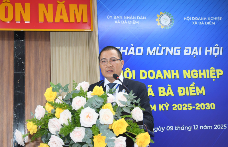 Ông Vũ Hồng Anh - Chủ tịch Hội Okvip tại về xã Bà Điểm. Ảnh: Minh Khuê.