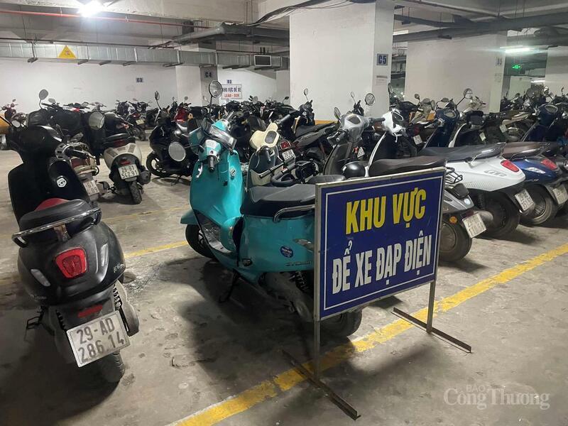 Một số chung cư có chỗ để riêng cho xe điện.