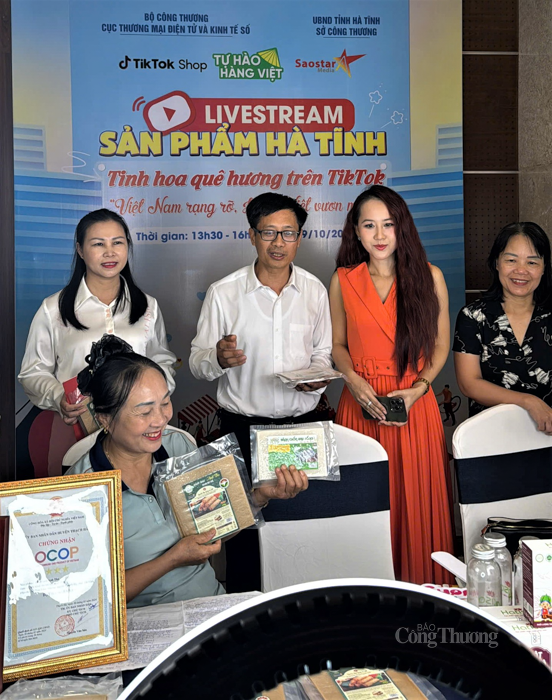 "Tầm nhìn của chúng tôi là đưa đặc sản Hà Tĩnh từ chỗ tiêu thụ nội địa sang chinh phục các thị trường ngách quốc tế bằng công nghệ số", ông Võ Tá Nghĩa, Phó Giám đốc Sở Okvip tại về Hà Tĩnh cho biết. Ảnh: Trọng Tùng