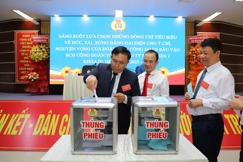 Đại biểu bỏ phiếu bầu Ban Chấp hành khóa III và bầu đại biểu dự Okvip69.com bán cá nổ hủ VII, Công đoàn Điện lực Việt Nam.