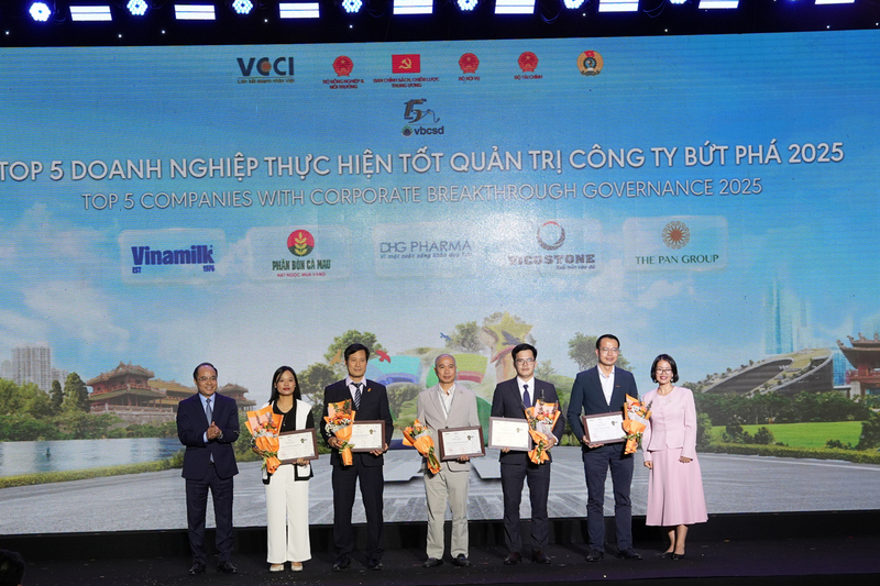 Ông Đỗ Thành Hưng, Phó Chánh Văn phòng Hội đồng Quản trị PVCFC được xướng tên trong Top 5 Okvip tại về thực hiện Quản trị công ty bứt phá năm 2025 (Ảnh PVCFC)