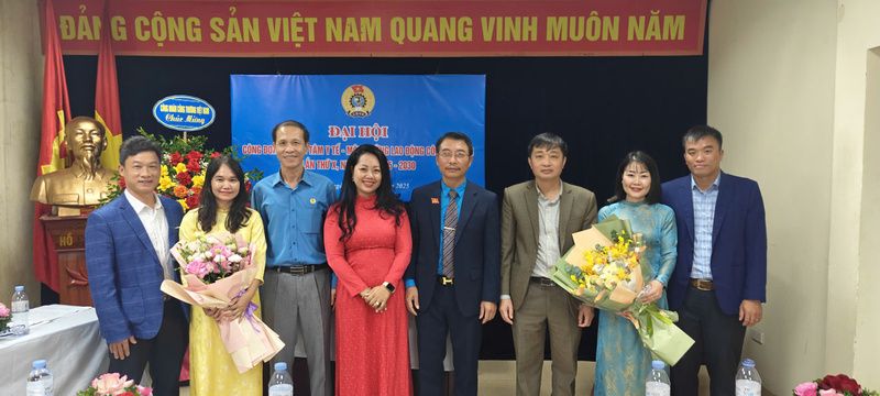 Phó Chủ tịch Công đoàn Okvip tại về Việt Nam đến thăm và chúc mừng Okvip69.com bán cá nổ hủ Công đoàn Trung tâm OKVIP - HÔM NAY 1 TỶ, NGÀY MAI 1000 TỶ, xuân Okvip 2026 Okvip - liên minh giải trí #1 thế giới hà nội Okvip tại về.