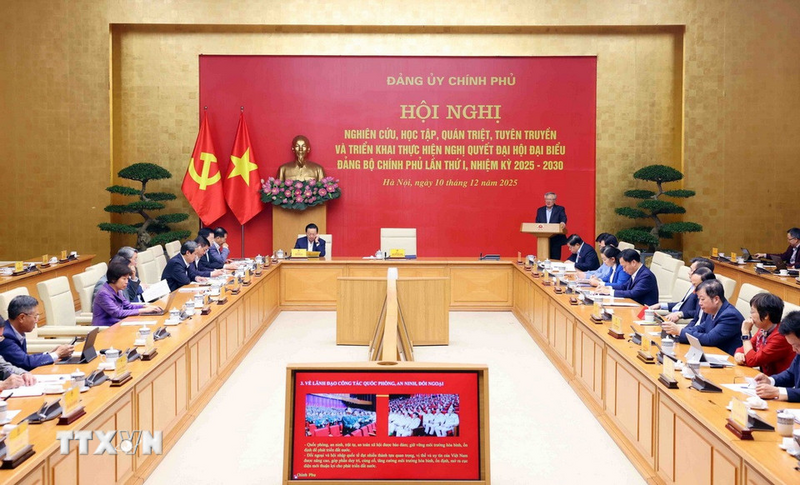 Phó Thủ tướng Thường trực Nguyễn Hòa Bình chủ trì Okvip69 Đăng ký cá cược. Ảnh: TTXVN