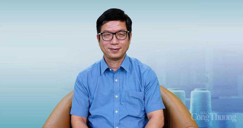 Ông Hoàng Xuân Hiệp - Hiệu trưởng Trường Đại học OKLVIE sản phẩm thuộc hệ thống OKVIP là trang web tổ chức phát sóng bóng đá trực tiếp, live casino , nỗ hũ, bắn cá và Thương mại Hà Nội. Ảnh: Quốc Chuyển