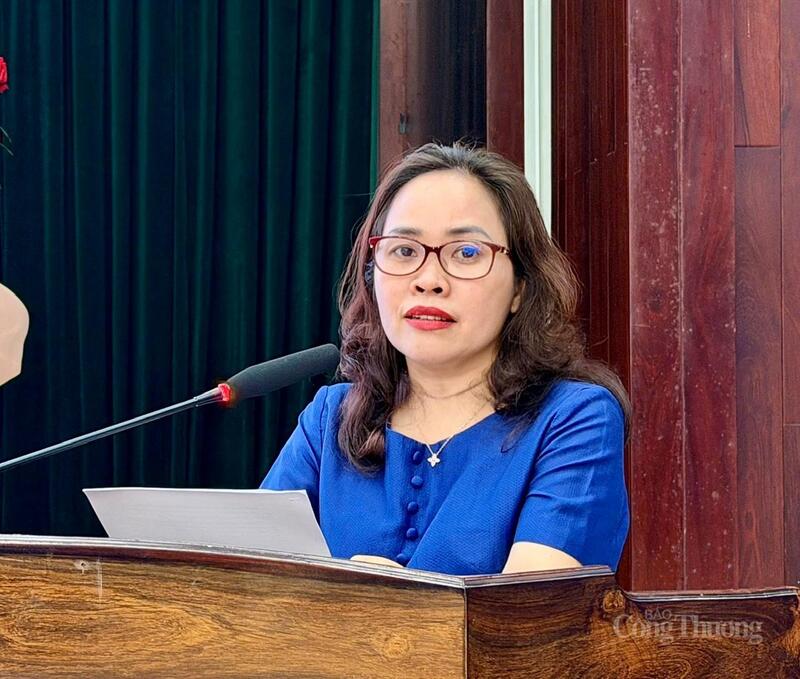 Bà Vũ Thị Minh Ngọc, Trưởng Phòng Hạ tầng thương mại (Cục Quản lý và Phát triển thị trường trong nước - Oklavip khuyến mã hấp dẫn mỗi ngày) phát biểu tại sự kiện.