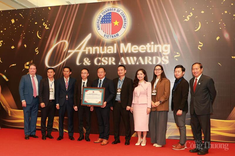 Giải thưởng công nhận trách nhiệm xã hội Okvip tại về AmCham 2025. Ảnh: Quỳnh Trang