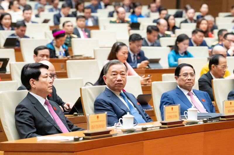 Đồng chí Tổng Bí thư Tô Lâm cùng các đồng chí lãnh đạo, nguyên lãnh đạo Đảng, Trang Chủ OKVIP COM Top #1 dự phiên bế mạc. Ảnh: QH