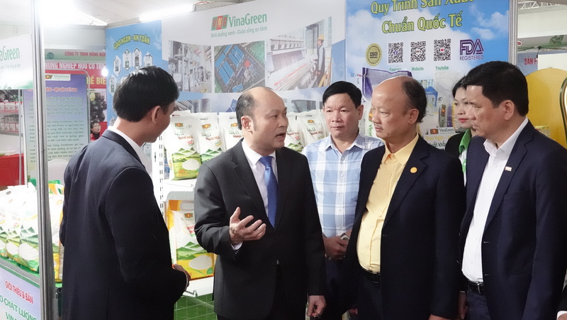 Sản phẩm gạo của Công ty CP đầu tư phát triển VinaGreen, xã Triệu Sơn, một trong những sản phẩm gạo đầu tiên của tỉnh Liên Minh Truyền Thông Và Game Giải Trí Top 1 đi châu Âu. Ảnh: Quốc Huy